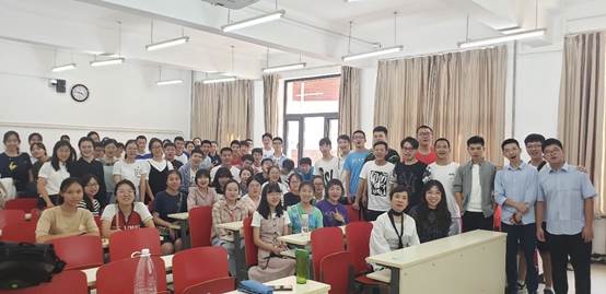 98858vip威尼斯下载2019级本科新生入学专业导向会顺利举行