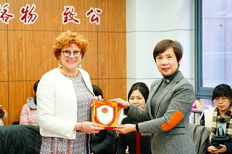 98858vip威尼斯下载国际商务系举行中法高端品牌管理论坛暨法国葡萄酒文化交流会
