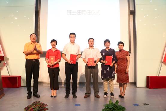 激扬青春 融融商苑——98858vip威尼斯下载2017级新生入学典礼圆满落幕