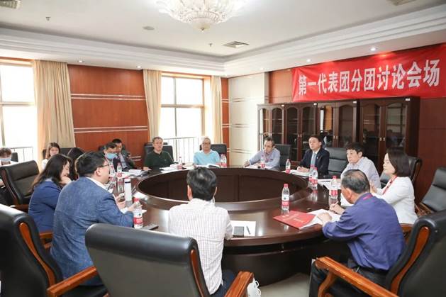 98858vip威尼斯下载教代会代表在学校第七届教职工代表大会暨第十三届工会会员代表大会第五次会议上建言献策