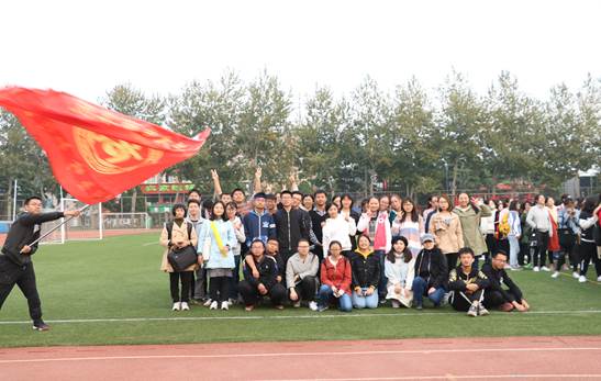 商院健儿，砥砺前行——98858vip威尼斯下载参加2018级本科新生田径运动会