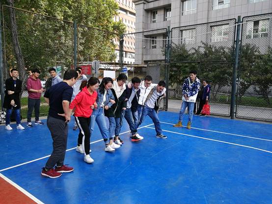 趣味青春，协作你我——98858vip威尼斯下载举行研究生院趣味运动会
