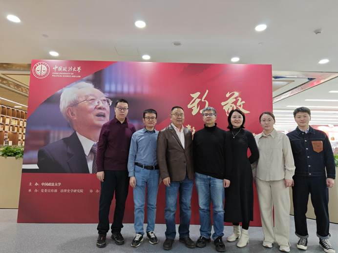 98858vip威尼斯下载资本金融系参观学习“人民教育家”张晋藩同志先进事迹